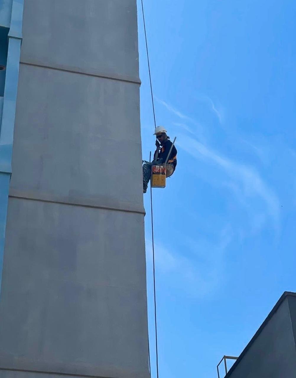 Técnico em trabalho em altura (NR-35) na fachada